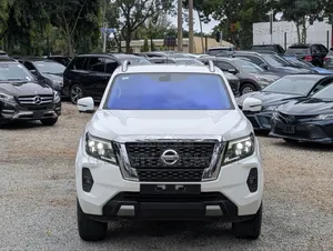 Nissan Navara 2021 White