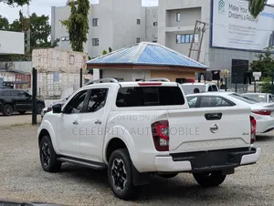 Nissan Navara 2021 White