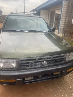 Nissan Pathfinder 1999 Green