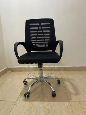 Premium Mesh Swivel Office Chair – Comfortable, Ergonomic Adjustable