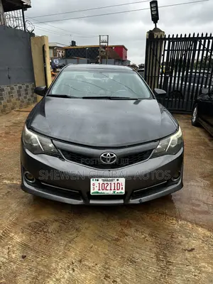 Toyota Camry SE V6 4dr Sedan (3.5L 6cyl 6A) 2013 Gray