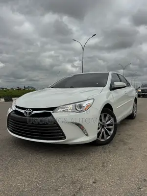 Toyota Camry XLE 4dr Sedan (2.5L 4cyl 6A) 2016 White