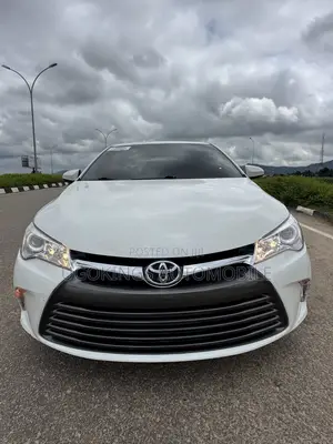 Toyota Camry XLE 4dr Sedan (2.5L 4cyl 6A) 2016 White