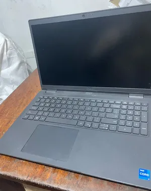 Laptop Dell Latitude 3520 16GB Intel Core i7 SSD 512GB