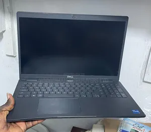 Laptop Dell Latitude 3520 16GB Intel Core i7 SSD 512GB