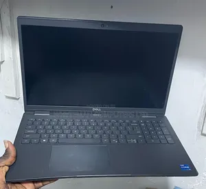 Laptop Dell Latitude 3520 16GB Intel Core i7 SSD 512GB