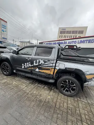 Toyota Hilux 2015 Gray