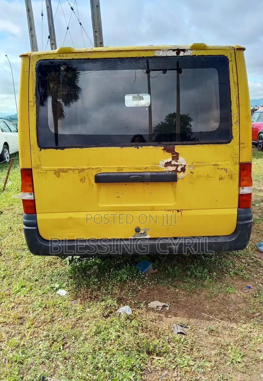 Ford Transit 2004 Yellow