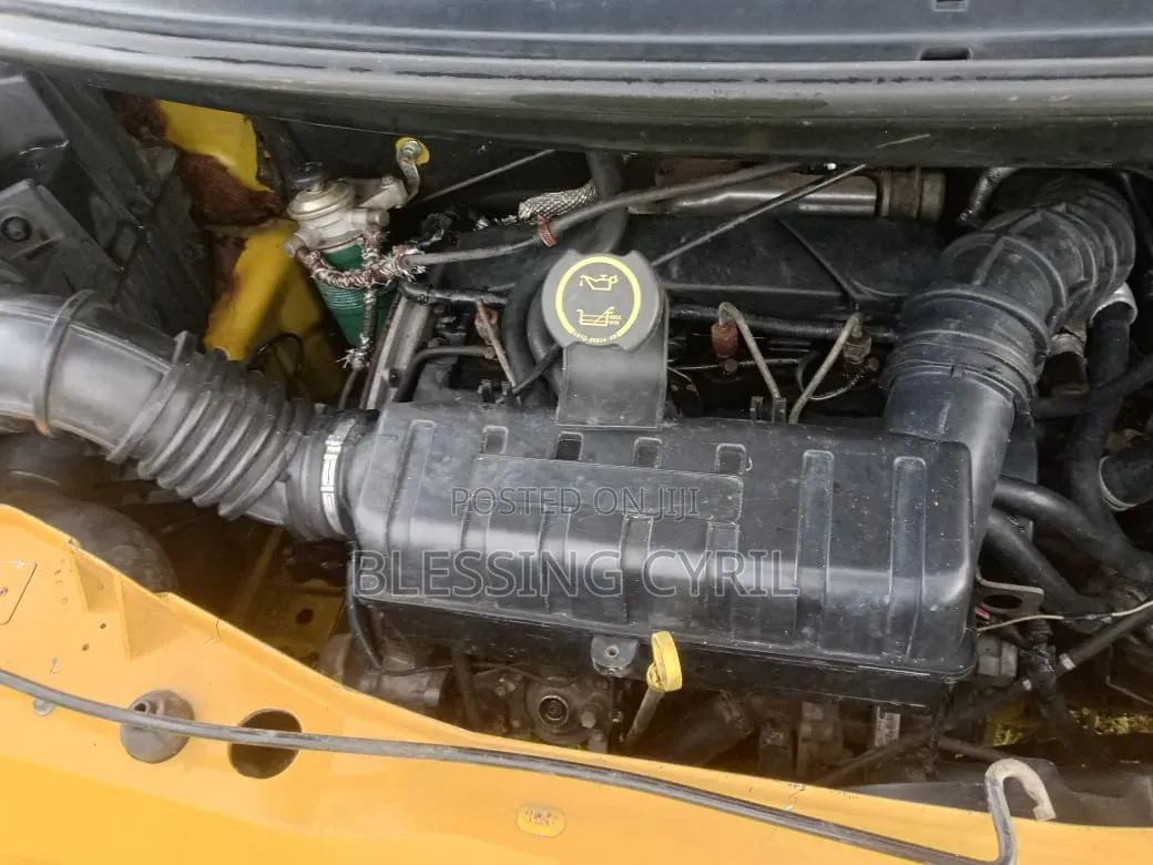 Ford Transit 2004 Yellow