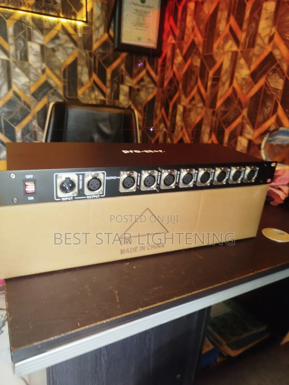 8 Channels Splitter or Buffer
