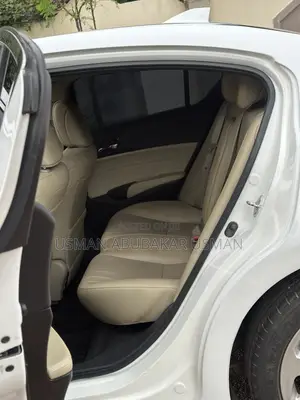 Acura ILX w/Premium Package (2.4L 4cyl 6M) 2015 White