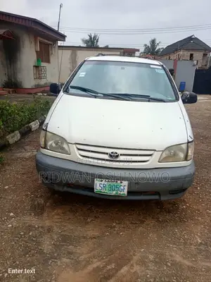 Toyota Sienna 2001 White