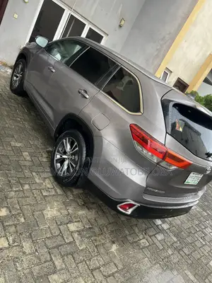 Toyota Highlander Hybrid XLE (3.5L 6cyl) 2017 Gray