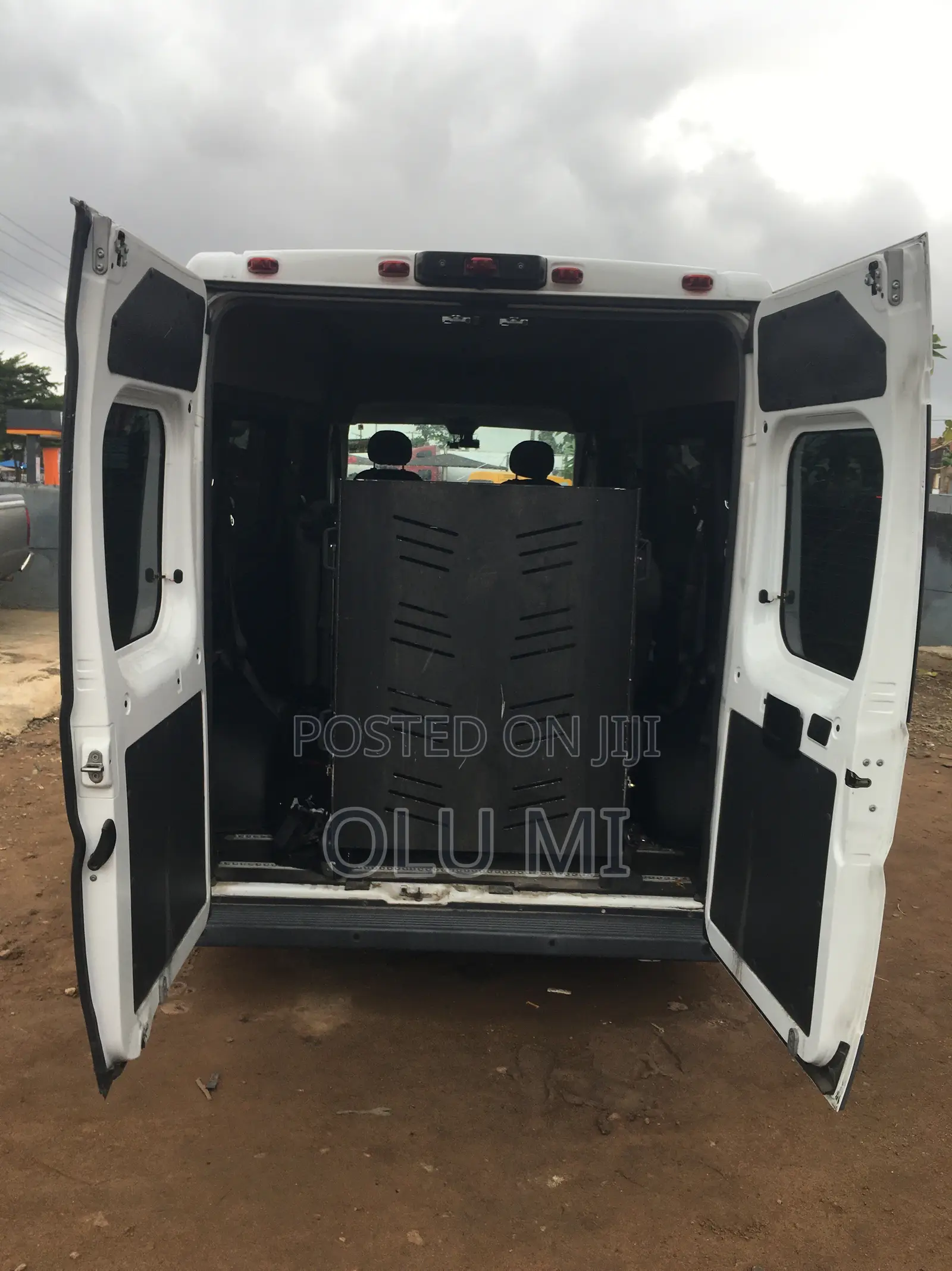 Dodge B2000 2015 White