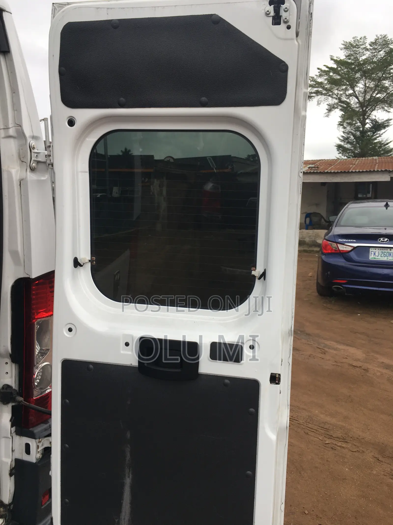 Dodge B2000 2015 White