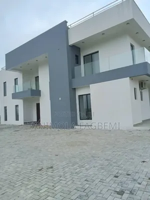 6bdrm Duplex in Maiyegun Beach, Ikate for rent