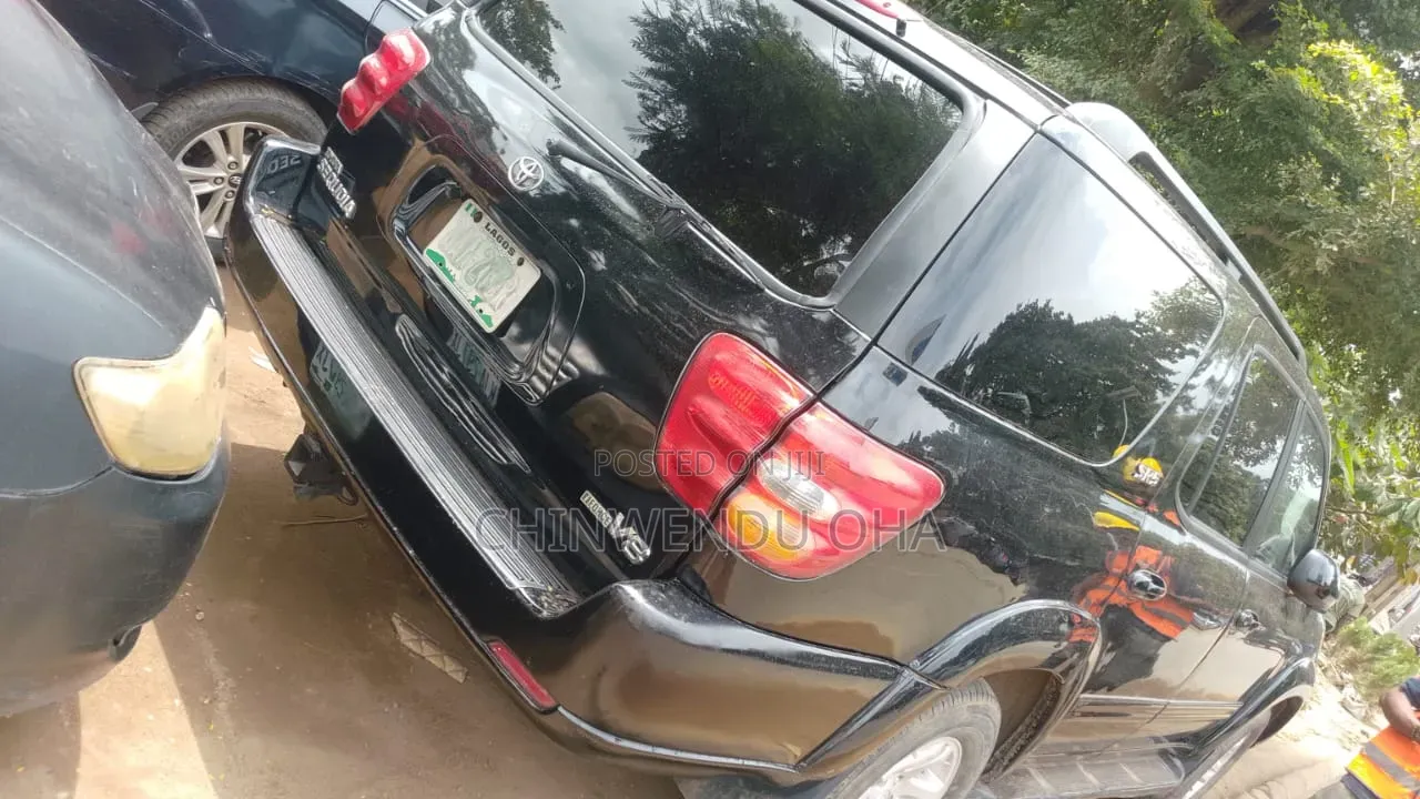 Toyota Sequoia 2004 Black