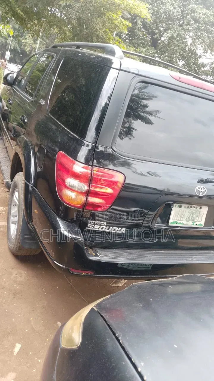 Toyota Sequoia 2004 Black
