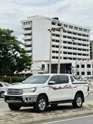 Toyota Hilux 2015 White