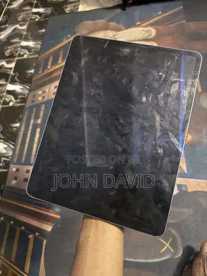 Apple iPad Pro 12.9 (2022) 64 GB Gray