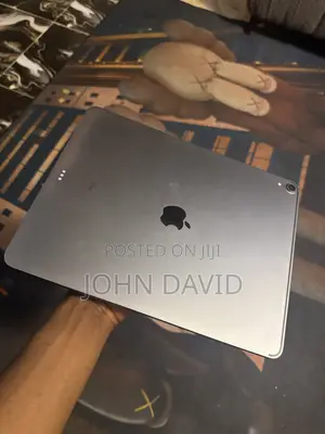 Apple iPad Pro 12.9 (2022) 64 GB Gray