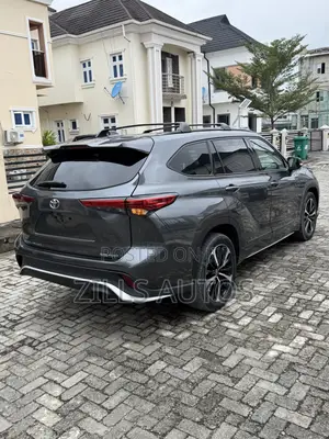 Toyota Highlander XSE 2021 Gray