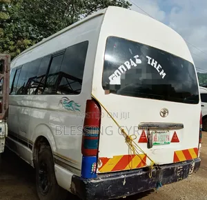 Toyota HiAce 2013 White