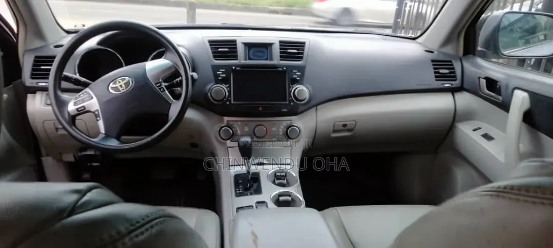 Toyota Highlander 2012 Silver