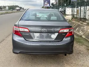 Toyota Camry LE 4dr Sedan (2.5L 4cyl 6A) 2015 Gray