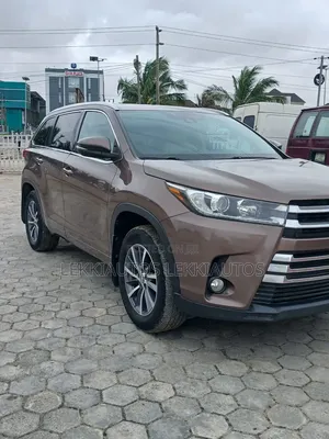 Toyota Highlander XLE 2019 Brown
