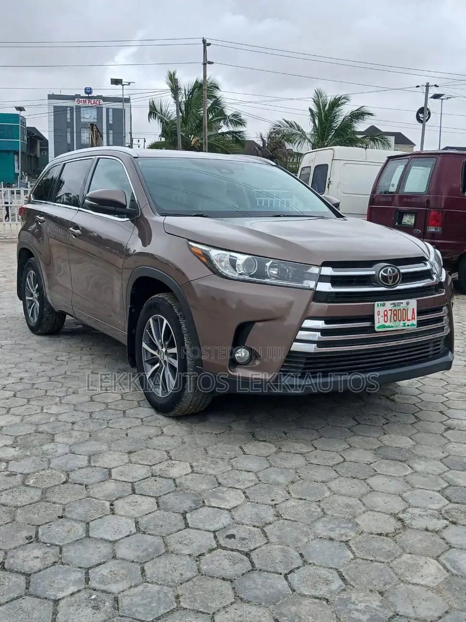 Toyota Highlander XLE 2019 Brown