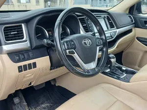 Toyota Highlander XLE 2019 Brown