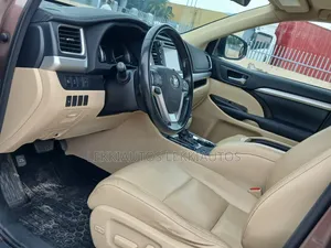 Toyota Highlander XLE 2019 Brown