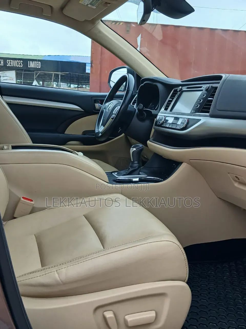 Toyota Highlander XLE 2019 Brown