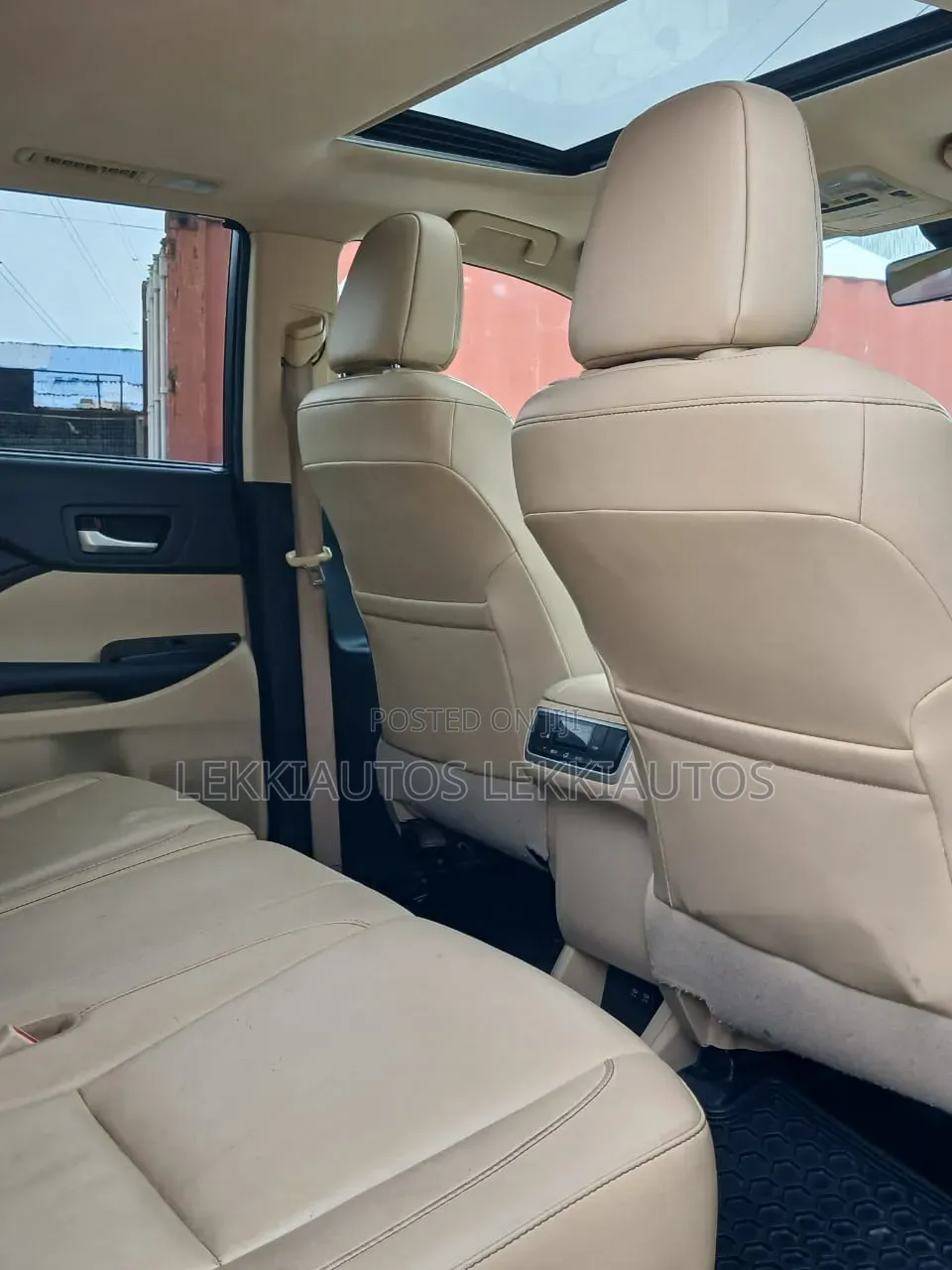 Toyota Highlander XLE 2019 Brown