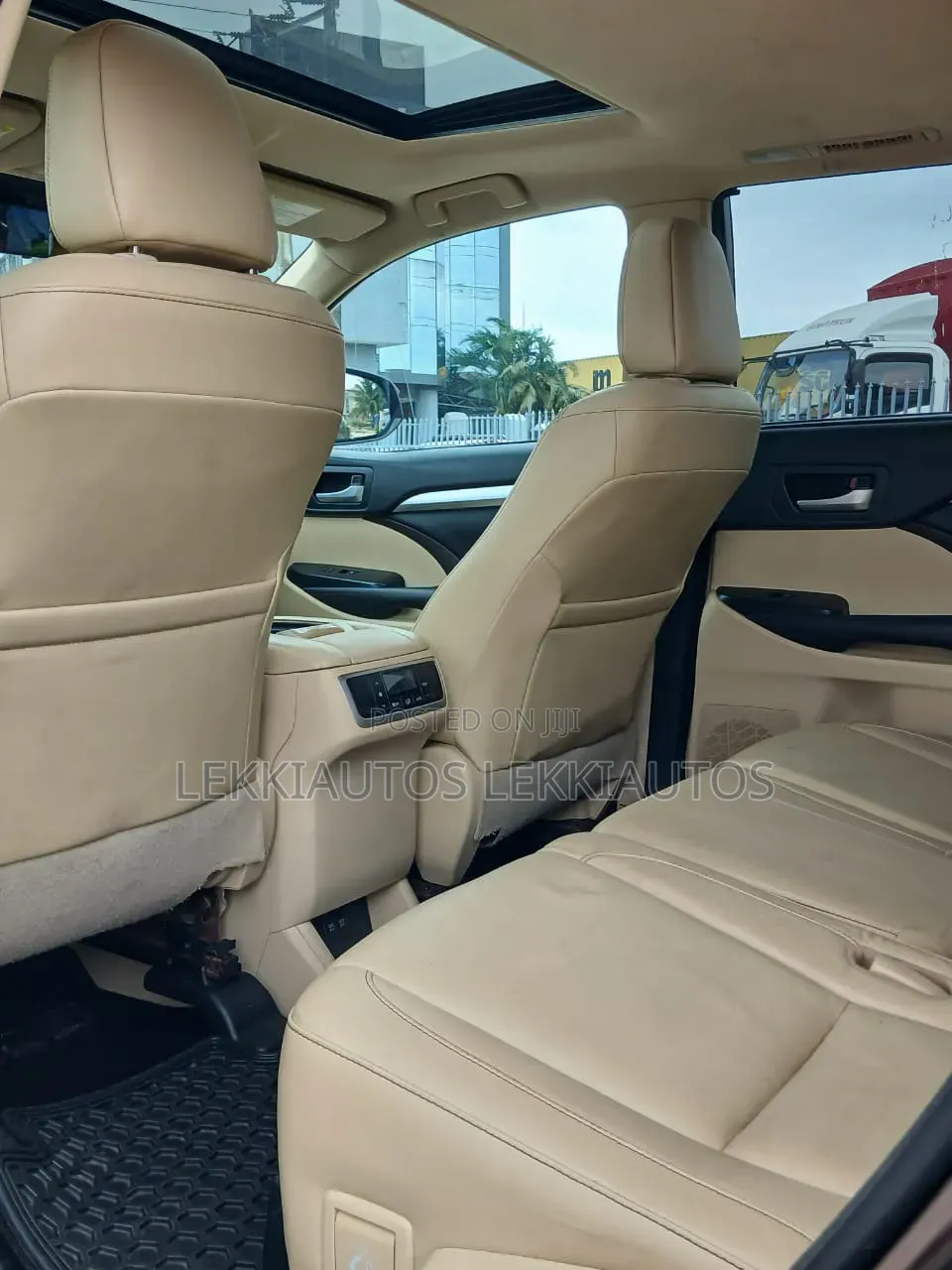 Toyota Highlander XLE 2019 Brown
