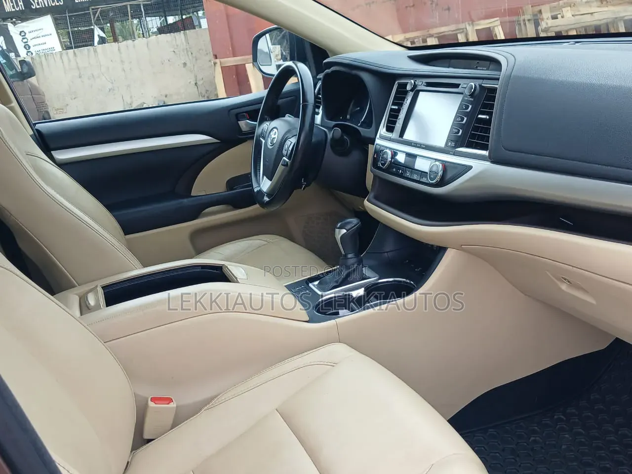 Toyota Highlander XLE 2019 Brown