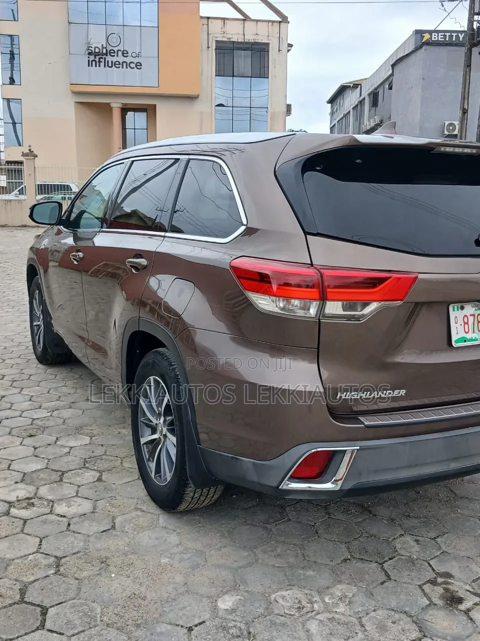 Toyota Highlander XLE 2019 Brown