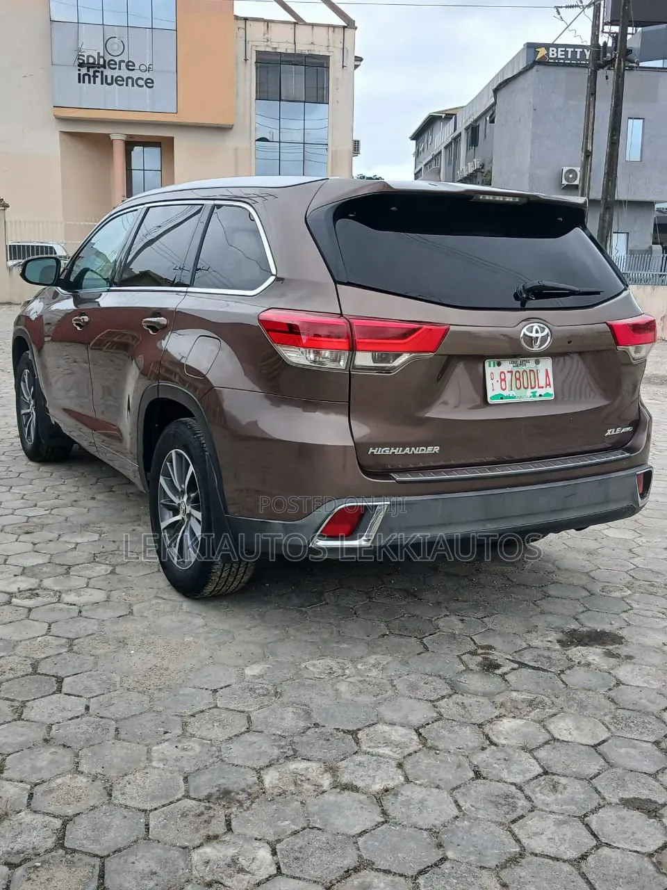Toyota Highlander XLE 2019 Brown