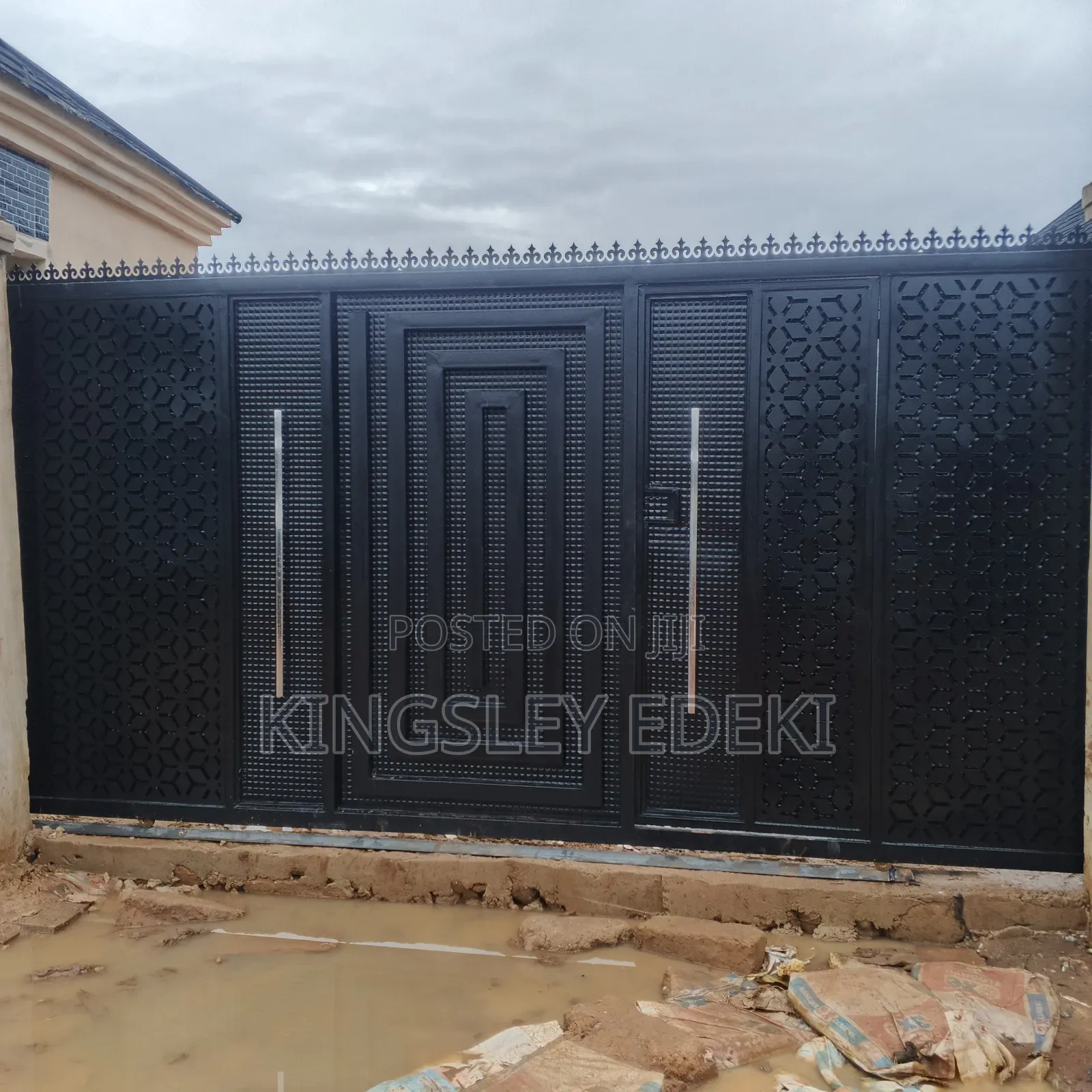 Rolling Gate With Strong Materials