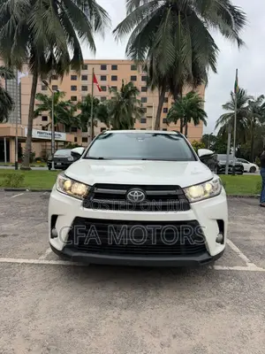 Toyota Highlander SE 4x2 V6 (3.5L 6cyl 8A) 2017 White