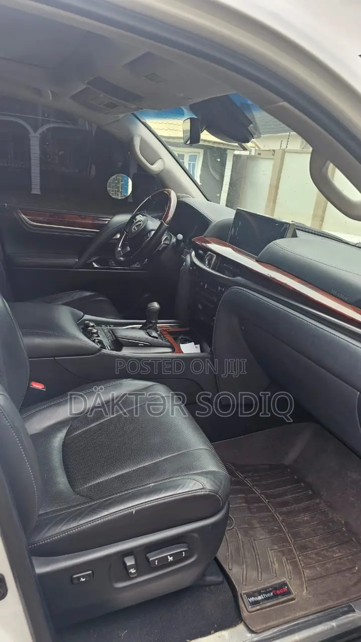 Lexus LX 2018 White