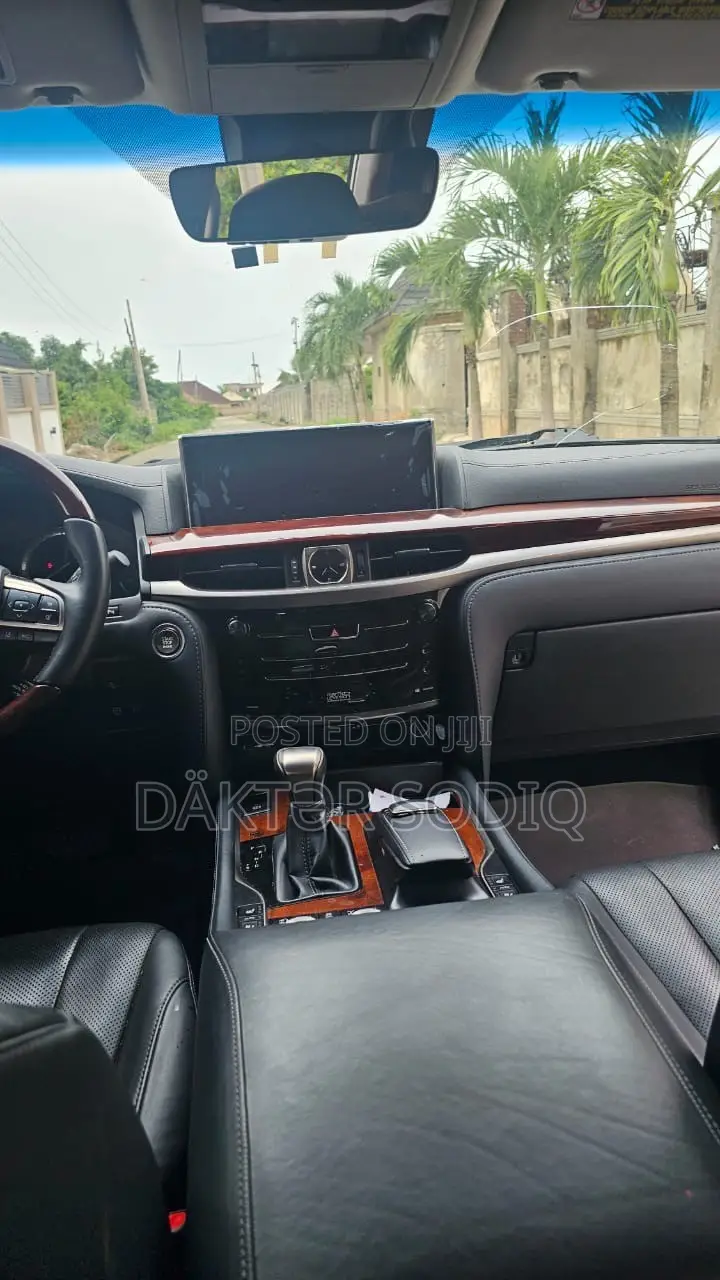 Lexus LX 2018 White