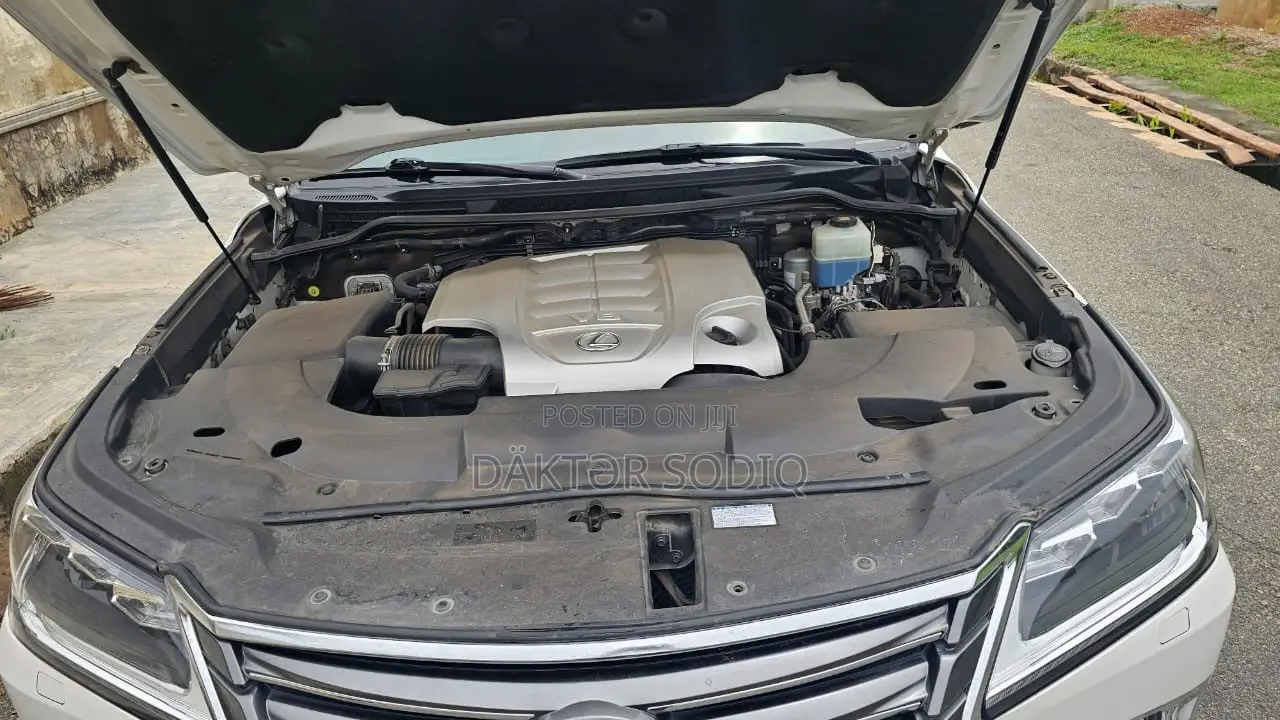Lexus LX 2018 White