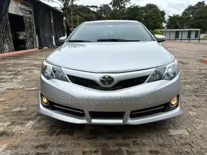 Toyota Camry SE 4dr Sedan (2.5L 4cyl 6A) 2013 Silver