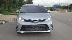 Toyota Sienna Limited Premium AWD 2019 Silver
