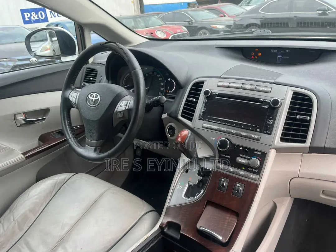 Toyota Venza 2010 White