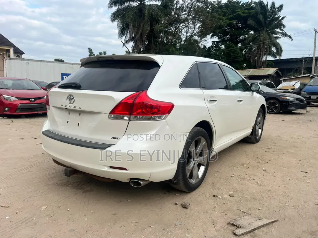 Toyota Venza 2010 White