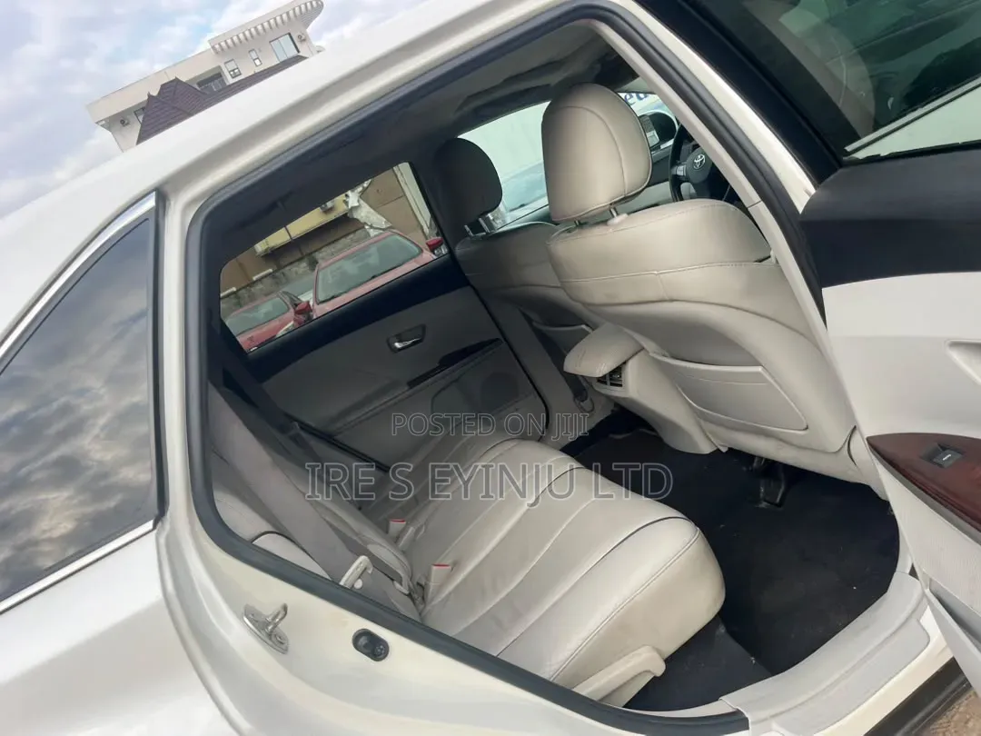 Toyota Venza 2010 White