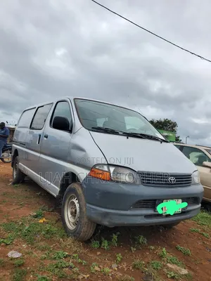 Toyota HiAce 2010